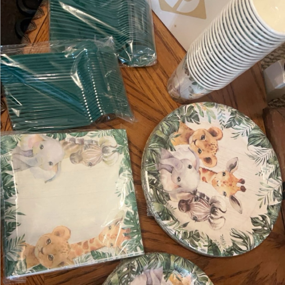 Jungle Safari Party Supplies Set - Green and White